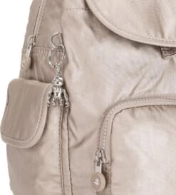 Kipling CITY PACK S Rugzak, 13 Liter - Metallic Glow 15 Kipling CITY PACK S Rugzak, 13 Liter - Metallic Glow -PeeWee-winkel 1082x1200