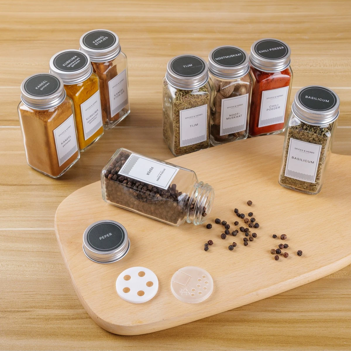 36 Glazen Kruidenpotjes Vierkant Met Deksel - Kruidenstrooier - Complete Set Met Strooideksels, Voorbedrukte Stickers En Trechter - Inhoud 120 Ml - 10,5 X 4,3 Cm 7 36 Glazen Kruidenpotjes Vierkant Met Deksel - Kruidenstrooier - Complete Set Met Strooideksels, Voorbedrukte Stickers En Trechter - Inhoud 120 Ml - 10,5 X 4,3 Cm - Afbeelding 5