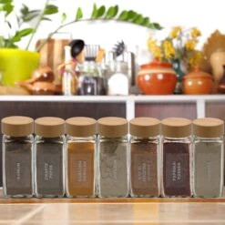 24 Glazen Kruidenpotjes Set Met 3 Soorten Strooideksels – Kruidenstrooier – Compleet Pakket Incl Kruidenpotjes Stickers, Krijtstift En Accessoires - Bamboo Deksel 25 24 Glazen Kruidenpotjes Set Met 3 Soorten Strooideksels – Kruidenstrooier – Compleet Pakket Incl Kruidenpotjes Stickers, Krijtstift En Accessoires - Bamboo Deksel -PeeWee-winkel 1200x1200 78