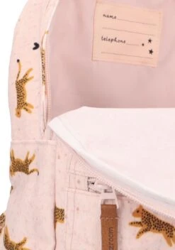 Kidzroom Hug Me - Rugzak - 2 T/m 6 Jaar - Roze - Luipaard 22 Kidzroom Hug Me - Rugzak - 2 T/m 6 Jaar - Roze - Luipaard -PeeWee-winkel 841x1200